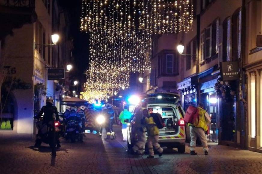 El tradicional mercado de Navidad de Estrasburgo ya fue blanco de amenazas de atentados en el pasado, y está siempre bajo fuertes medidas de seguridad.