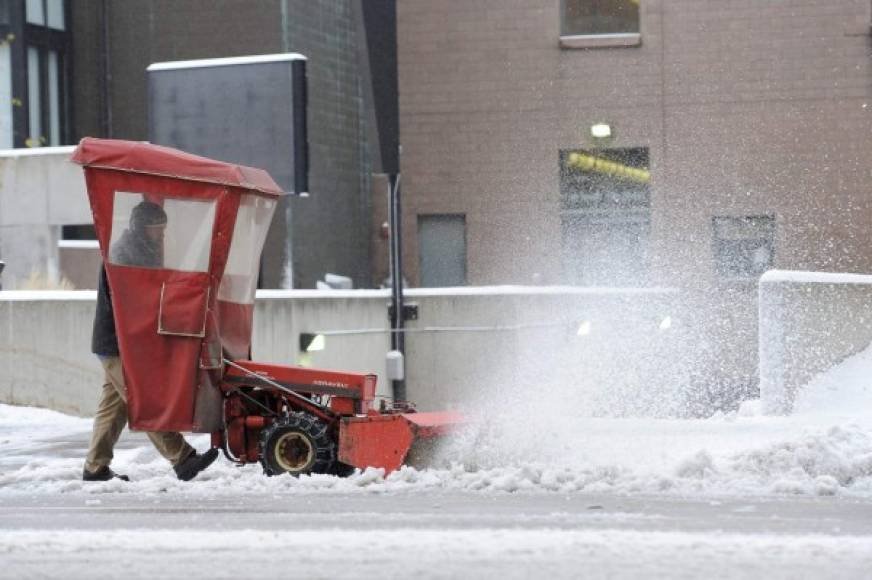 Las máquinas para limpiar la nieve de las carreteras son las más solicitadas tras las fuertes nevadas en los últimos días.