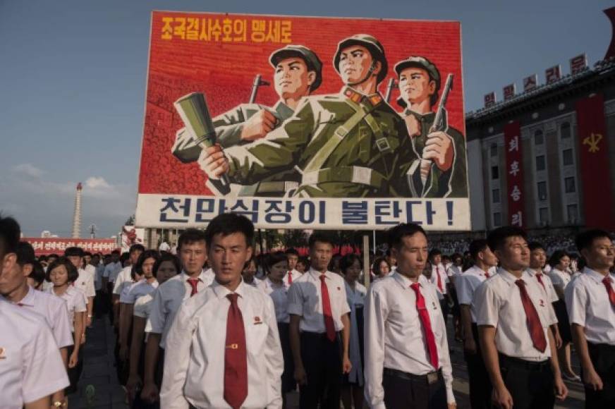 Pyongyang y Washington protagonizan momentos de máxima tensión después de que las continuas pruebas de armas norcoreanas desde principios de año hayan endurecido la retórica de la Administración Trump, que ha señalado varias veces la posibilidad de efectuar un ataque preventivo contra el régimen de Kim Jong-un.<br/>