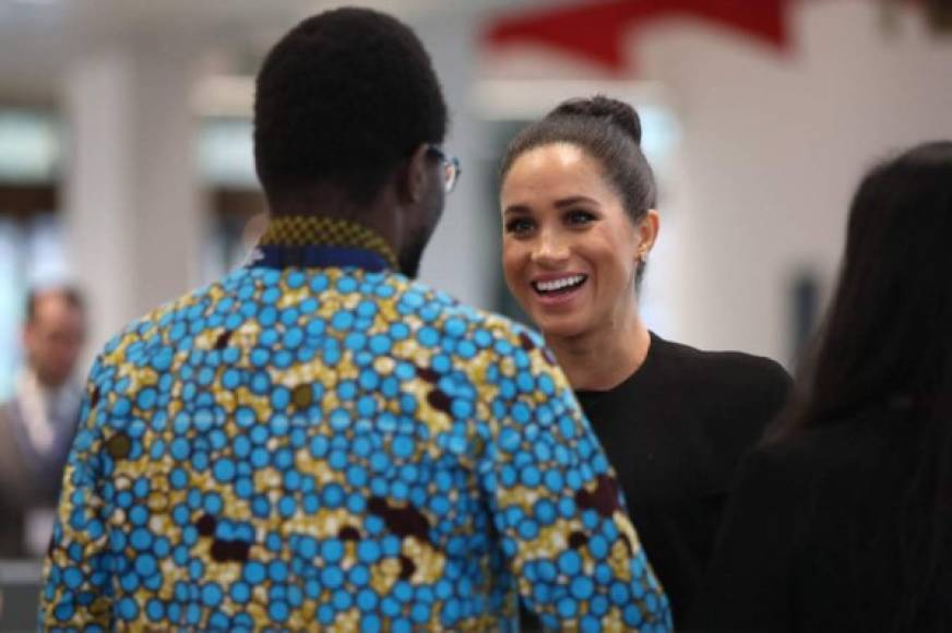 Durante la visita, la duquesa se reunió con estudiantes de la Commonwealth que ahora estudian en el Reino Unido, para quienes el acceso a la universidad ha transformado sus vidas.<br/><br/>