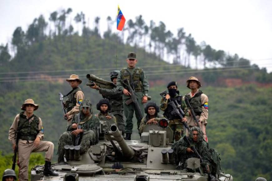 El mandatario socialista pidió a los venezolanos prepararse 'para defender la paz, con los tanques, los aviones, los misiles'.