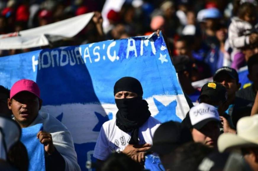 Durante la marcha se escucharon varios cánticos con lemas como 'los migrantes no somos criminales'.