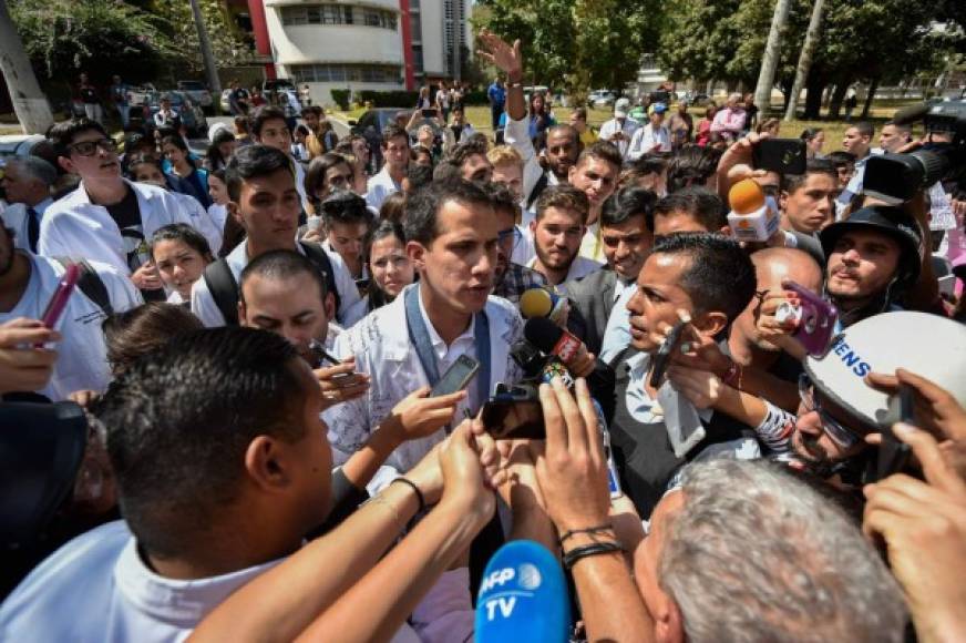 'Llegó Guaidó y la esperanza ya volvió', cantaron los seguidores del presidente interino a su llegada a la manifestación.