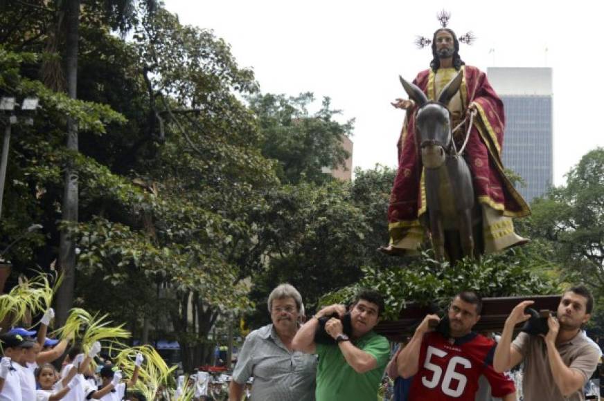 Miles de colombianos recrearon la entrada de Jesús a Jerusalén, ayer en el domingo de Ramos para iniciar la conmemoración de la 'Semana Santa'.