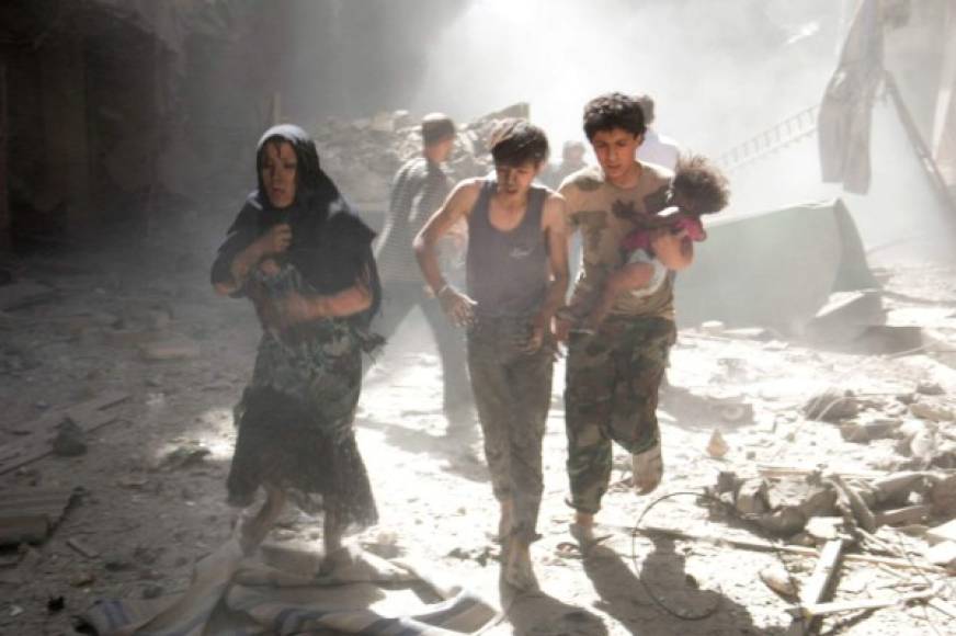 La guerra en Siria inicó en marzo pasado su quinto año con un balance humanitario dramático, un régimen sirio cada vez más aferrado al poder y una comunidad internacional preocupada sobre todo por las atrocidades del Estado Islámico.