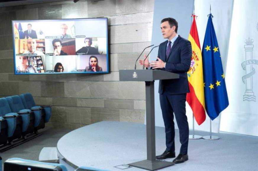 España, uno de los países más afectados por la pandemia en Europa también comenzará a relajar las medidas de confinamiento con el regreso de millones de personas a sus empleos este lunes. El presidente del Gobierno, el socialista Pedro Sánchez, aseguró que se garantizará la protección y la seguridad de los trabajadores, al tiempo que urgió a alcanzar un gran pacto nacional para relanzar la economía cuando pase la pandemia.<br/>