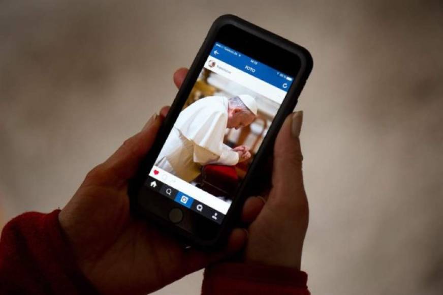 Las fuentes vaticanas aseguraron que el 'me gusta', que en Instagram es un icono de corazón, no salió de la cuenta del papa Francisco.
