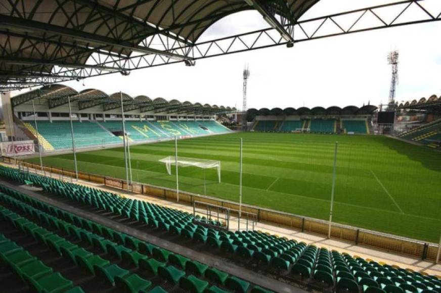 El estadio del club es el Pod Dubňom con capacidad para 11,000 espectadores.