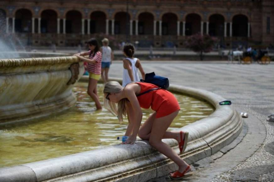 Las autoridades aconsejan evitar la actividad física al aire libre e hidratarse, pues se esperan 39ºC en ciudades como Madrid y hasta 43ºC en la sureña Córdoba, con previsión de que las temperaturas se mantengan o suban en los días próximos.