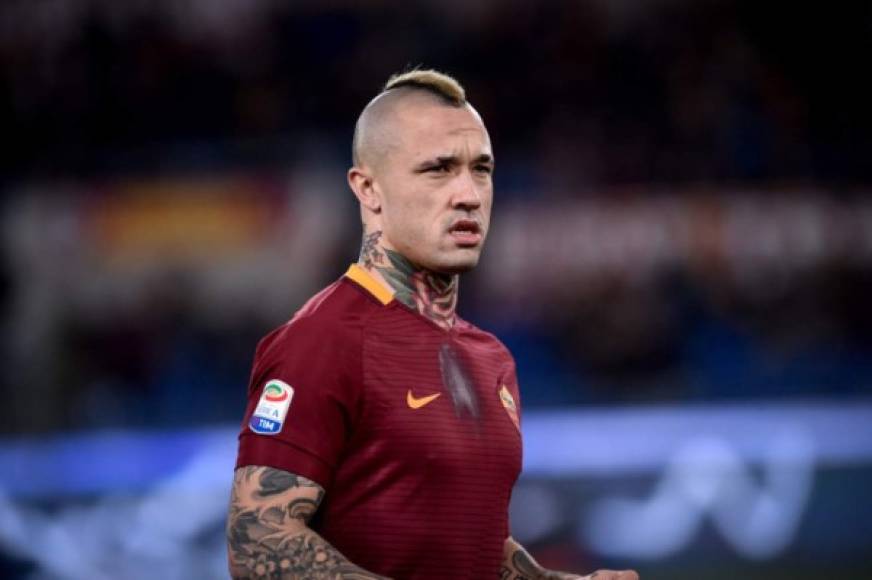 Radja Nainggolan of AS Roma during the Serie A match between Roma and Cagliari at Stadio Olimpico, Rome, Italy on 22 January 2017. Photo by Giuseppe Maffia. (Photo by Giuseppe Maffia/NurPhoto via Getty Images)