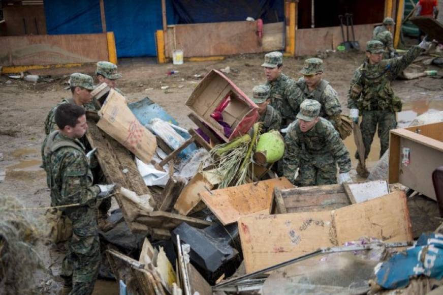 En la región de Coquimbo y la vecina ciudad de La Serena, una de las zonas más afectadas por el sismo de la noche del miércoles, las tareas de limpieza y despeje comenzaron de inmediato.