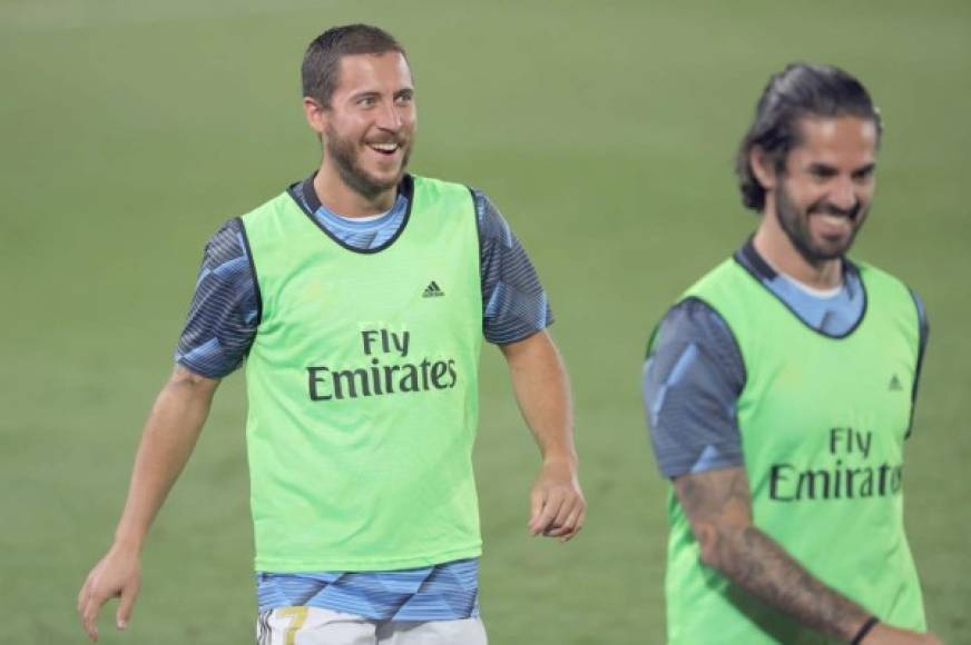 Eden Hazard e Isco Alarcón salieron a calentar en el segundo tiempo con estas sonrisas.