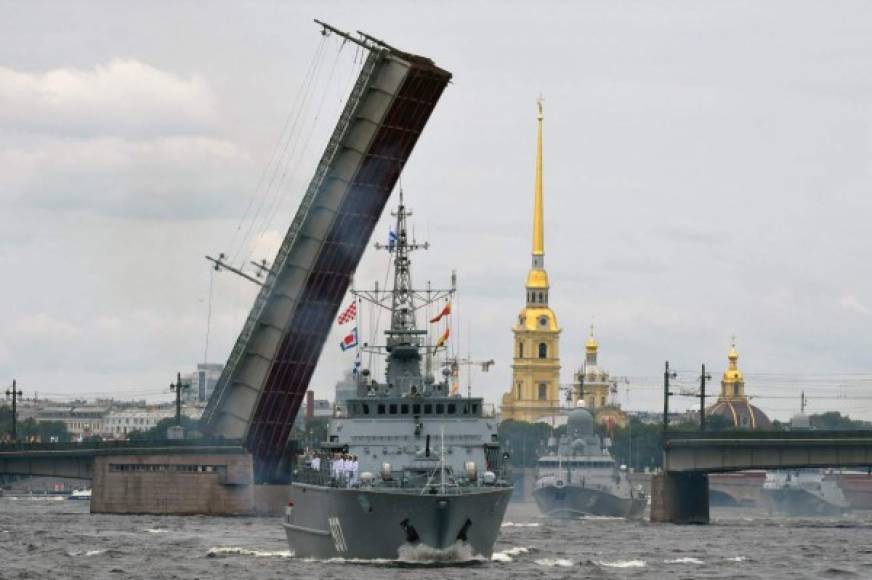 Con ocasión del Día de la Armada, en San Petersburgo también será puesto en quilla el gran arrastrero 'Mecánico Sizov'.