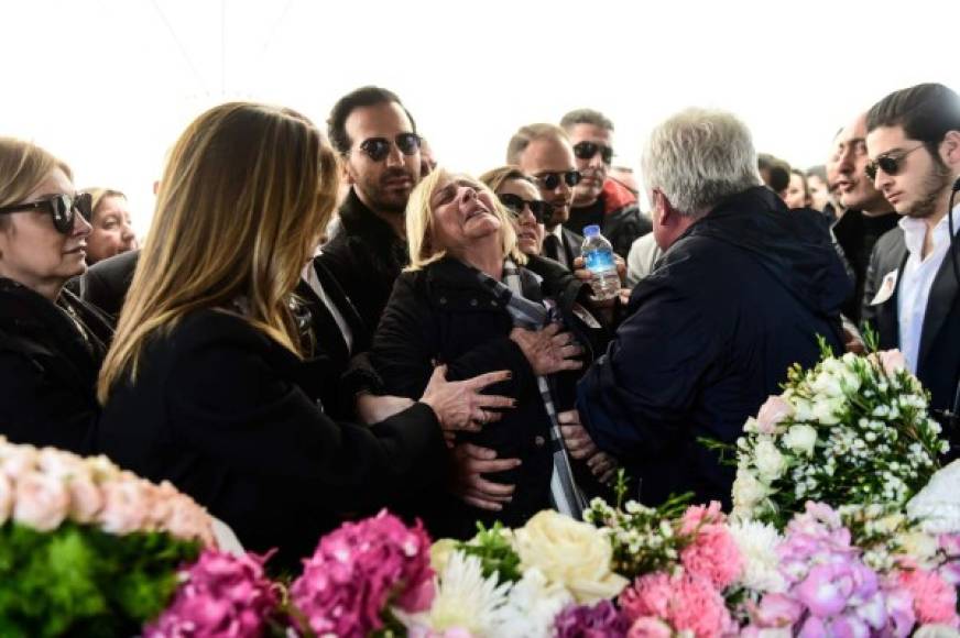 El avión privado turco con 11 personas a bordo se estrelló el domingo en Irán cuando regresaba a Estambul con Mina, hija de un prominente empresario, y su grupo de amigas que volvían de Emiratos Árabes Unidos donde festejaron la despedida de soltera.