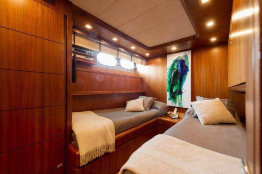 El camarote VIP cuenta con una cama doble y TV.