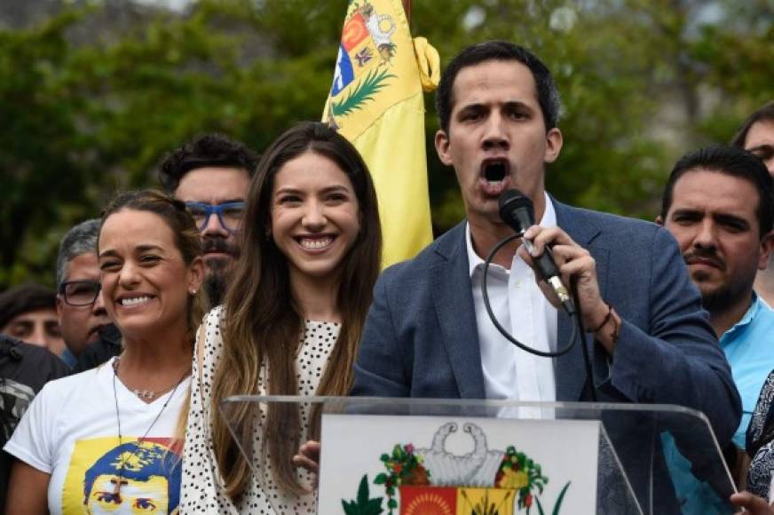 Fabiana se unió al partido Voluntad Popular, del que su esposo es fundador, desde hace seis años, y trabajó en la Asamblea Nacional presidida por Guaidó.