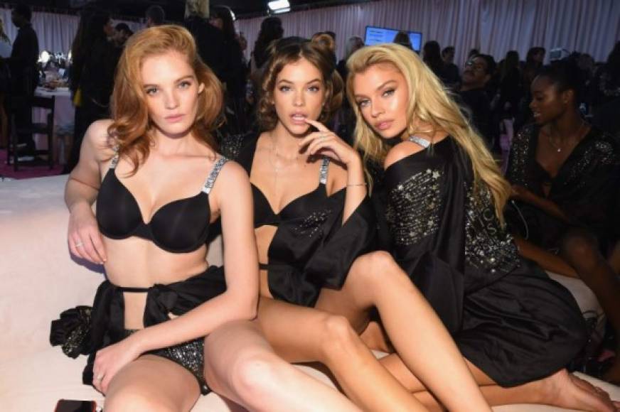 Las tops más habituales de la firma no se perderán el show, Sara Sampaio, Stella Maxwell, Lais Ribeiro, Barbara Palvin, Shanina Shaik, Ming Xi y Grace Elizabeth, entre otras.<br/><br/>En foto: Alexina Graham, Barbara Palvin y Stella Maxwell se preparan en el backstage del Victoria's Secret Fashion Show en New York.