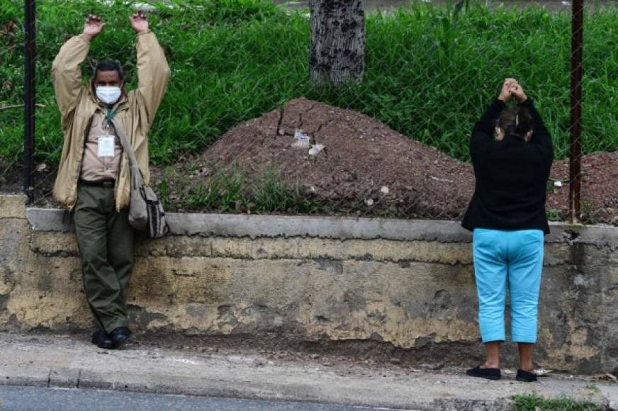 Hasta la noche del domingo se confirmó el fallecimiento de 363 personas contagiadas con COVID-19. Foto: AFP