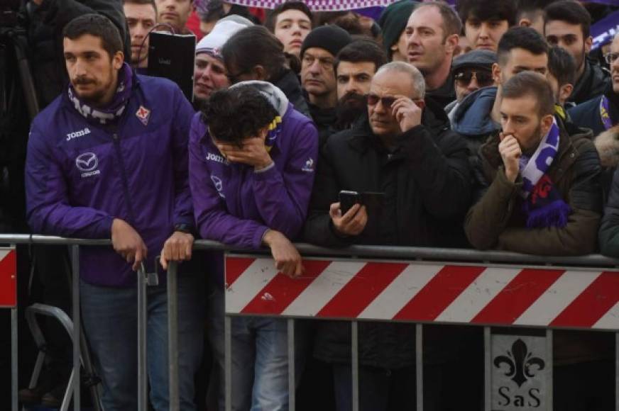 La inesperada pérdida del ídolo de Fiorentina ha sumido al fútbol italiano en el luto.