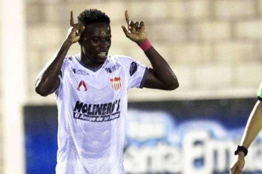 'La Flecha' Bernárdez: El veloz jugador hondureño espera definir esta semana su futuro. El futbolista terminó su contrato con el Vida, clubes de la MLS y el Olimpia han estado interesados en sus servicios. En el Real España ya lo descartaron