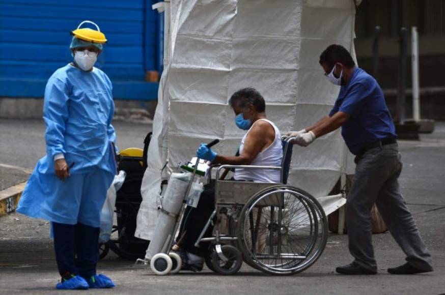 Honduras reabrió sus actividades comerciales, con cautela, después de casi tres meses de encierro, sin embargo, según los expertos, en el peor momento para hacerlo debido al rápido aumento del coronavirus. AFP