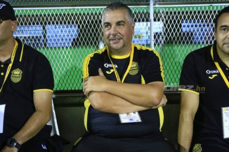 La continuidad del entrenador uruguayo Ramiro Martínez al frente de Real España aún no está asegurada. Desde Uruguay, el técnico resaltó los detalles que condicionan su retorno a la Máquina. “Solo faltan detalles, pero sí, seguramente regrese”, expresó a GOLAZO. <br/><br/>Además, el América de Cali colombiano lo tiene en su agenda para llegar al banquillo. El propio entrenador aceptó que hay interés. “Sí es real, aún no han confirmado su entrenador, pero ya saben que estoy en negociaciones con Real España, y bueno, la prioridad la tiene Real España, y ese es un tema que en este momento es totalmente secundario, pero la posibilidad todavía existe”, confesó Ramirón, que llegó al conjunto catedrático en octubre de 2019.