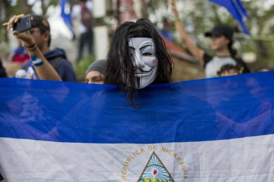 La Universidad Centroamericana (UCA), administrada por los jesuitas, llamó a la comunidad universitaria de Nicaragua a defender 'la vida de los estudiantes', una parte de los cuales se encuentra atrincherado en campus estatales, por temor a represalias, y que todas las noches asediada por las fuerzas del Gobierno.