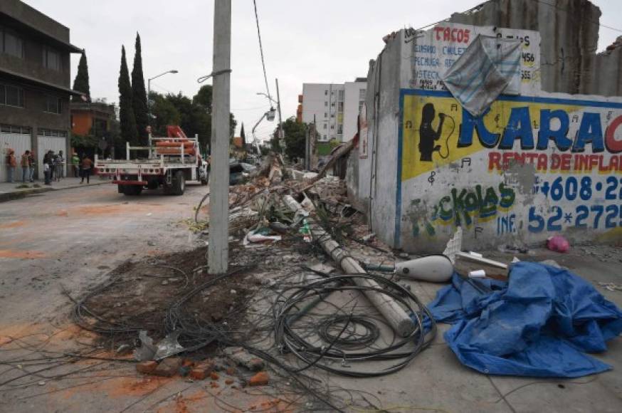 Varias zonas de la Ciudad de México se encuentran sin tendido eléctrico tras el impacto del potente terremoto.