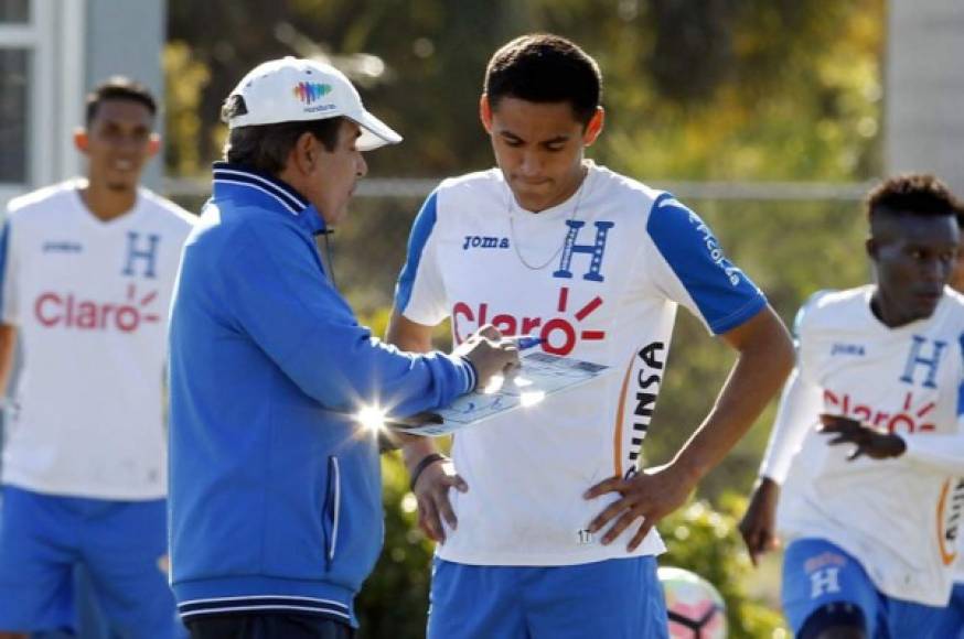 De hecho, Jorge Luis Pinto ya habló con Andy Nájar, quien entrará en el tridente que planea el seleccionador de Honduras.