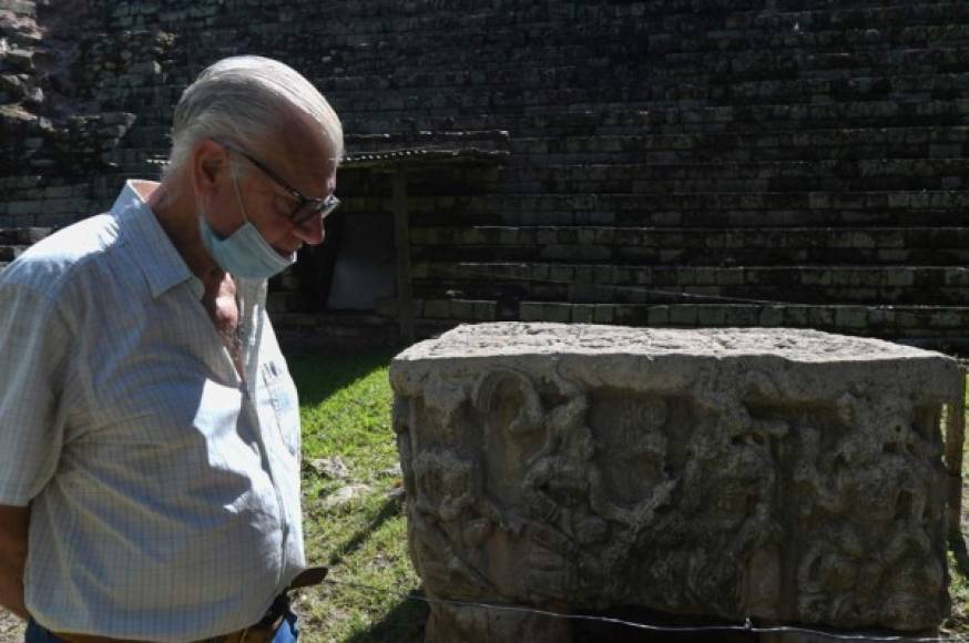 En el llamado grupo principal o área urbana, el parque abarca unos 1.000 edificios, entre los que destacan la acrópolis, con dos pequeñas plazas rodeadas de templos y monumentos.