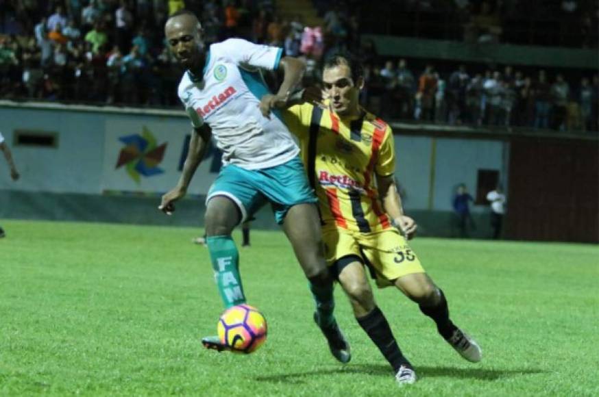 Daneil Cyrus: El defensor de Trinidad y Tobago terminó su contrato con el Juticalpa y en el equipo canechero buscarían llegar a un acuerdo para renovarle.