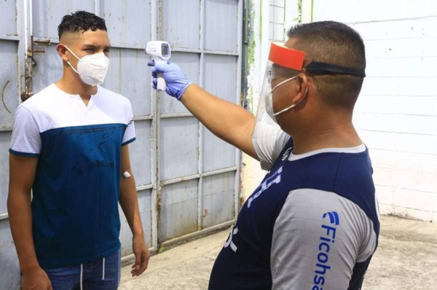 La temperatura fue tomada a cada uno de los futbolistas de la Sub-20.