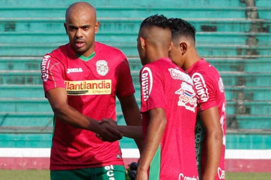 Por su parte el central brasileño Caue Fernández ya jugó con Marathón en Copa Presidente en la goleada de 8-0 al Cerro Porteño de Tela.