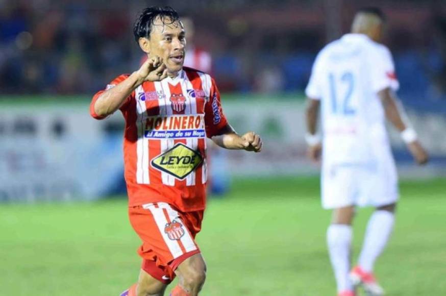 Javier Portillo parece que se quedará finalmente con el Vida de La Ceiba tras haber despertado interés en el Juticalpa. Ya se incorporó a la pretemporada con los cocoteros.