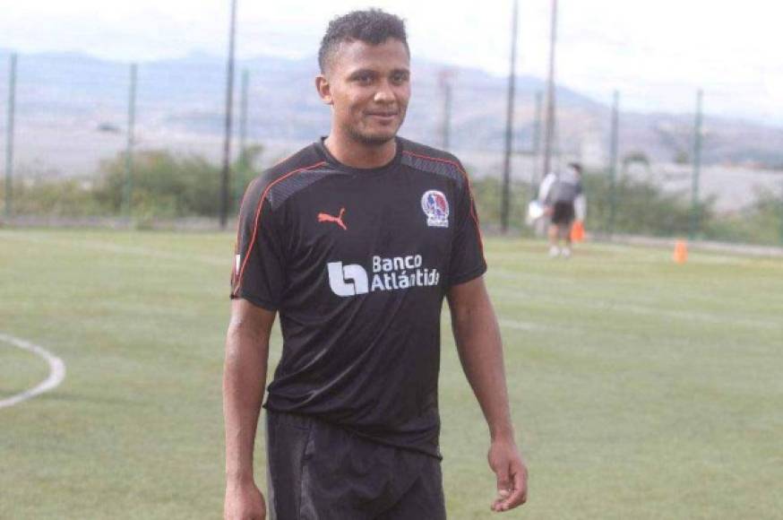Ever Alvarado: Pedro Troglio confirmó que el defensor vuelve al 11 titular luego de haber estado con la selección de Honduras. No estuvo ante Platense y su ausencia fue notoria.