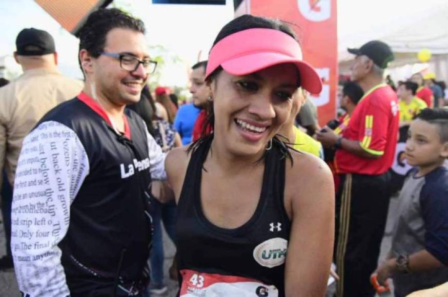 Aldi Gimena Gonzalez ganó el primer lugar en la categoría femenino de 21 kilómetros.