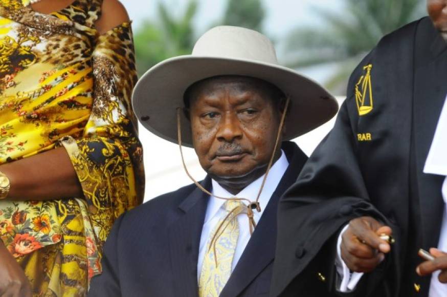 El político, escritor, dictador y guerrillero Yoweri Museveni es presidente de Uganda desde 1986. Estuvo involucrado en el derrocamiento del presidente Milton Obote y del dictador Idi Amin. Ha ganado las elecciones de 1985, 1991 y 1997. En 2003 fue el único candidato por lo que obtuvo casi 100% de los votos. En el 2009 volvió a ganar y la presión internacional obligó a que en 2011 se celebraran nuevos comicios que también ganó.