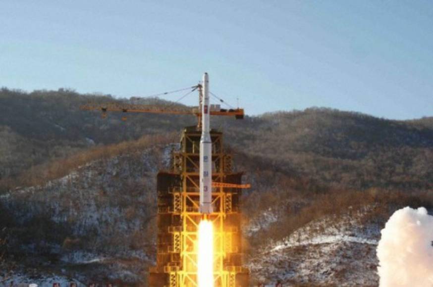 Corea del Norte lanzó el satélite Kwangmyŏngsŏng-3 para observación terrestre en 2012. Expertos aseguran que ese lanzamiento marcó el inicio de los ensayos con armas nucleares en Pyongyang.