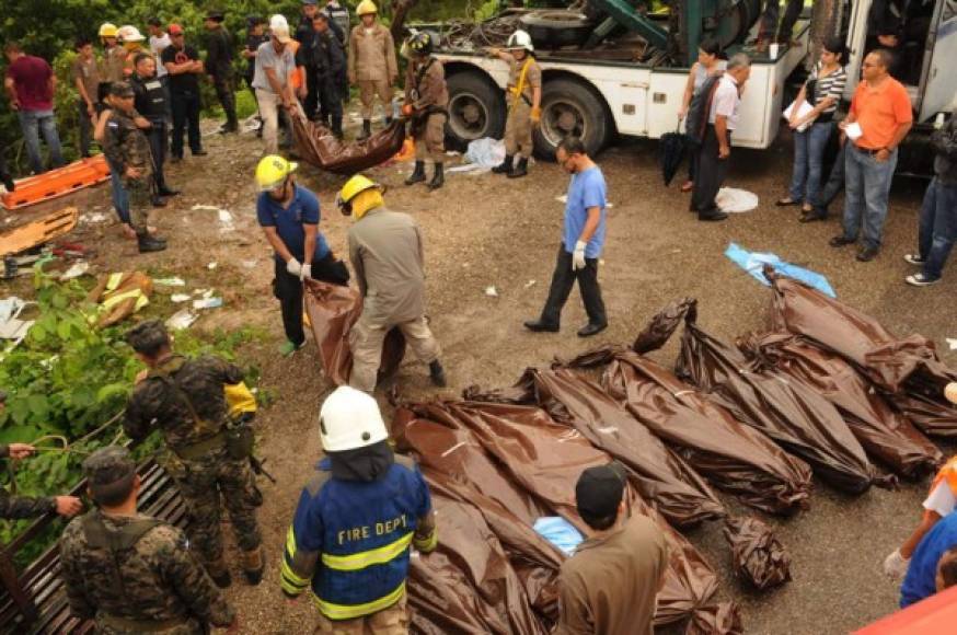 Seis de las víctimas fueron identificadas como Antonio Castillo, su esposa Carmen de Castillo, Edwin Sorto, Emily Romero Zelaya, de ocho años, Betulia Rivas y el conductor del autobús, Jaime Meraz.