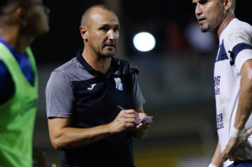 Julio “Palomo” Rodríguez: No es segura la continuidad del entrenador uruguayo en el Honduras Progreso ya que al parecer el exfutbolista estaría viajando rumbo a Uruguay para reunirse con su familia.