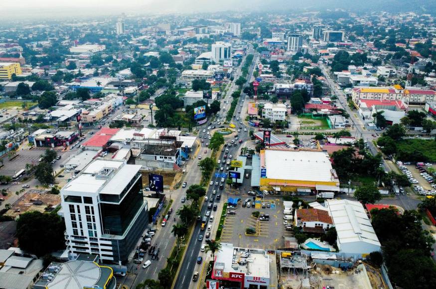 Vista aérea de San Pedro Sula este lunes, 6 de mayo de 2024. 