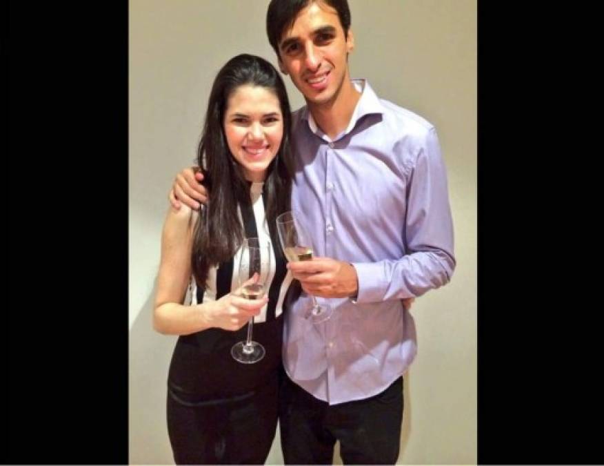 El delantero Bryan Ruiz y su esposa Carolina Jaikel.