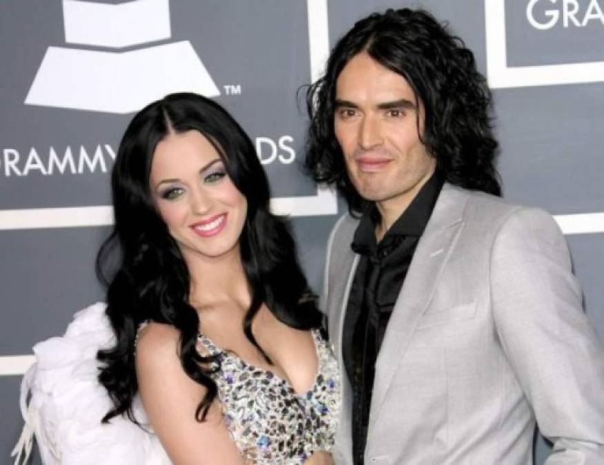 Russell Brand conoció a Katy Perry en 2009, a los dos meses le propuso matrimonio, sin embargo, su relación solo duró un poco más de un año.