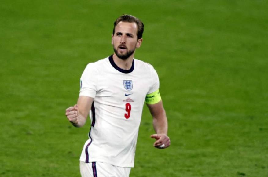 Pep Guardiola se lanza en busca del fichaje de Harry Kane. El delantero inglés quiere cambiar de aire y ganar títulos y el Manchester City sería un gran destino para él. Su precio es alto, 120 millones de euros, pero según The Athletic el técnico español estaría dispuesto a hacer una excepción en su política de fichajes. El City ficha jugadores por grandes cantidades pero nunca han sobrepasado los 76 millones que es el récord con el traspaso de Kevin de Bruyne.