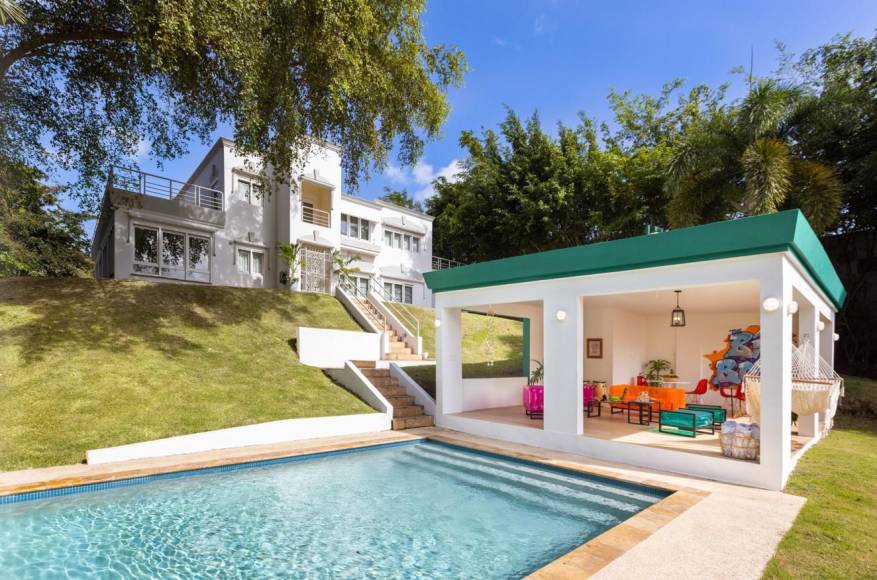 Según el sitio de Airbnb una noche en la mansión de Daddy Yankee cuesta 85 dólares la noche por persona.