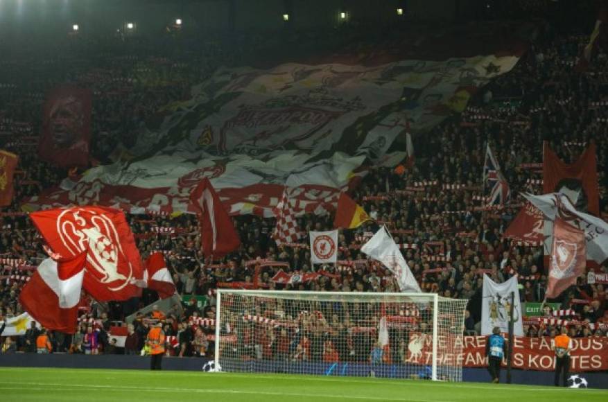 El Liverpool, vigente subcampeón de la competición, comenzó con buen pie su regreso a la Liga de Campeones tras imponerse 3-2 con un gol 'in extremis' del brasileño Firmino al PSG.