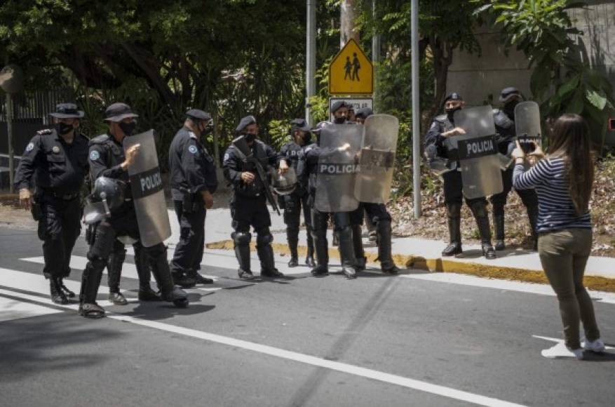 Chamorro permanece recluida en su vivienda del sur de Managua, bajo arresto domiciliario, luego de que una jueza ordenara su detención y el allanamiento de su vivienda por un caso de presunto lavado de dinero.