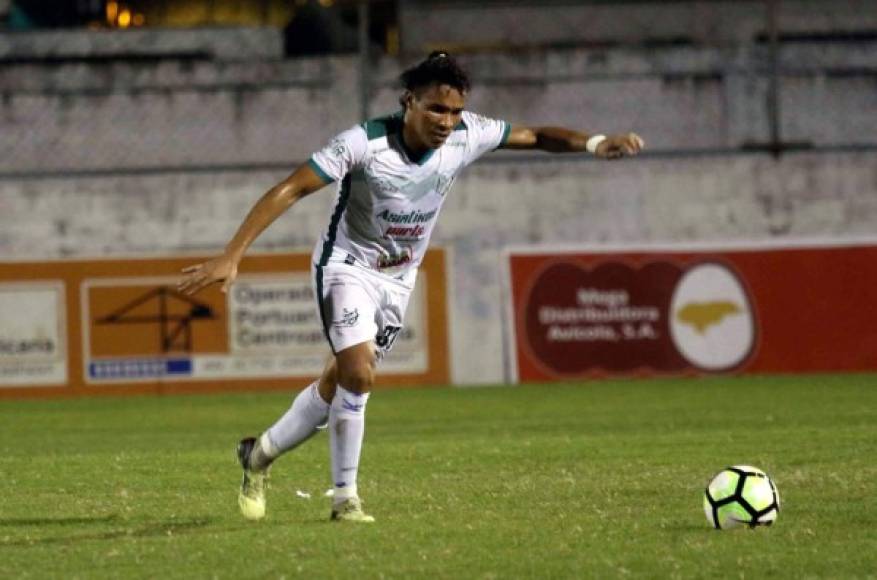 Secuencia fotográfica del golazo de tiro libre de Julio César 'Rambo' de León. Foto Neptalí Romero