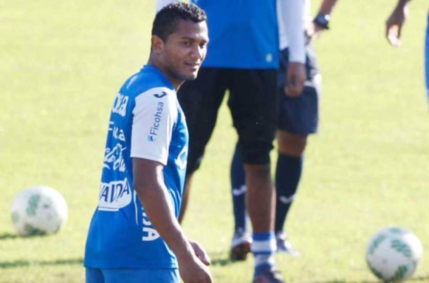 Ever Alvarado: Será otro de los cambios en el 11 titular de Honduras para enfrentar a El Salvador. Estará como lateral por la banda izquierda.