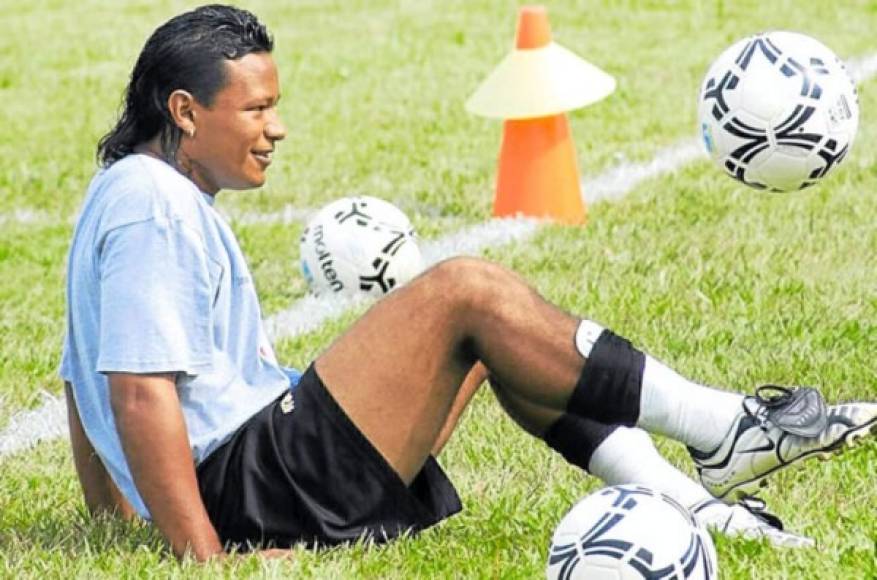 “El Chino” Pineda militó en clubes como Real España, Victoria, Deportes Savio, Independiente Villela etc.